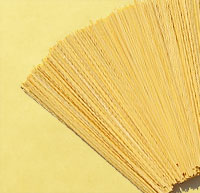 黄色のかぼちゃ乾麺